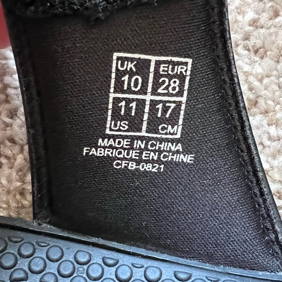 Puma Black and White “Cool Cat” 2.0 PS Little Kids Slides Size 11 - Picture 2 of 6